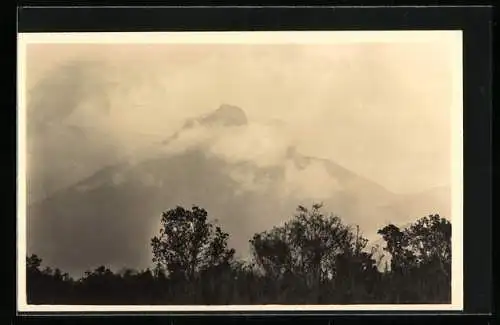 Foto-AK Casimir Zagourski, Kivu, Volcan Mikeno