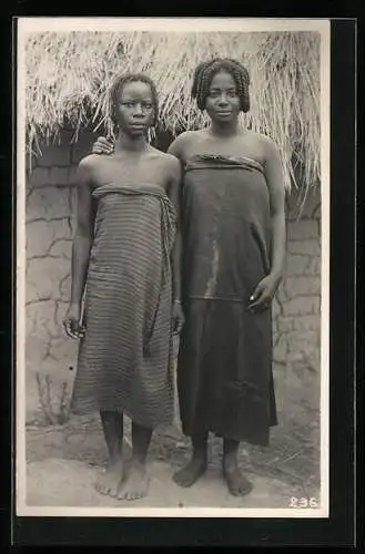 Fotografie Leopold Gabriel, Katanga, Zwei kongolesische Frauen in Kleidern