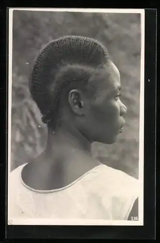 Fotografie Léopold Gabriel, Katanga, Congo-Belge, afrikanische Volkstypen mit toller Frisur