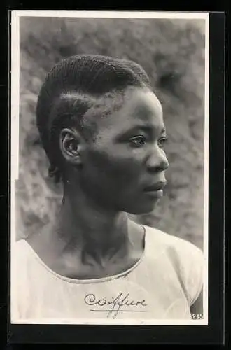 Fotografie Leopold Gabriel, Katanga, Junge Kongolesische Frau mit elegant frisiertem Haar