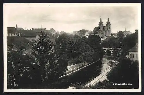 AK Donaueschingen, Partie an der Donaubrücke mit Stadtkirche