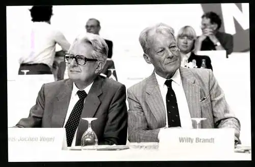 Fotografie Sven Simon, Bonn, Willy Brandt & Hans-Jochen Vogel beim SPD Sonderparteitag in Bonn 1987