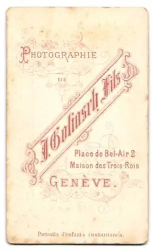 Fotografie J. Galiasch Fils, Genève, Place de Bel-Air 2, Kleinkind in einem Kleid