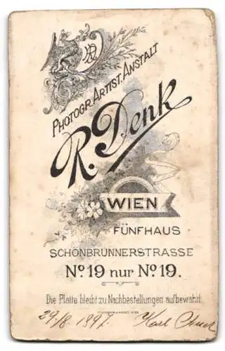 Fotografie R. Denk, Wien, Schönbrunnerstrasse 19, Portrait eines eleganten Herrn mit Schnurrbart