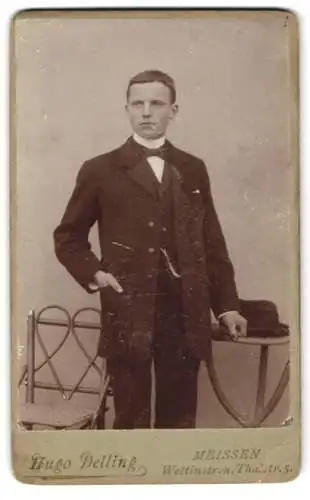 Fotografie Hugo Delling, Meissen, Thalstr. 5, Eleganter Herr in Anzug und Krawatte