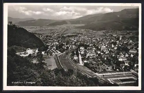 AK Waldkirch i. Breisgau, Ortsansicht mit Gebirge