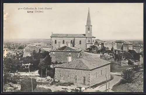 AK Upie, Vue de l`église et des bâtiments historiques du village