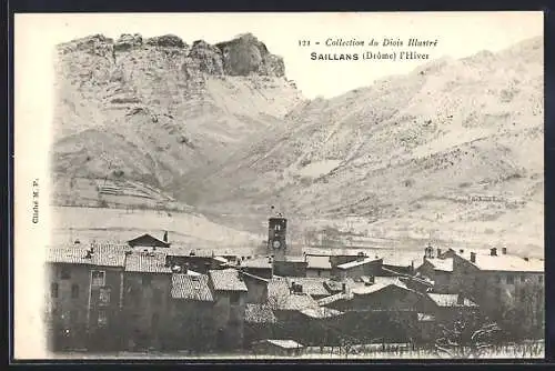 AK Saillans, Vue hivernale du village avec montagnes en arrière-plan