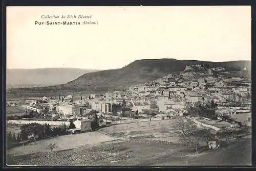 AK Puy-Saint-Martin, Vue générale du village avec collines en arrière-plan