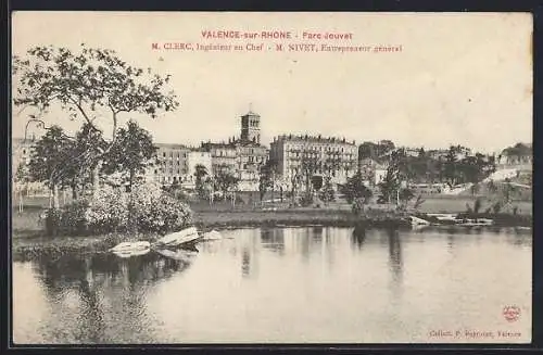 AK Valence-sur-Rhône, Parc Jouvet avec vue sur le jardin et les bâtiments adjacents