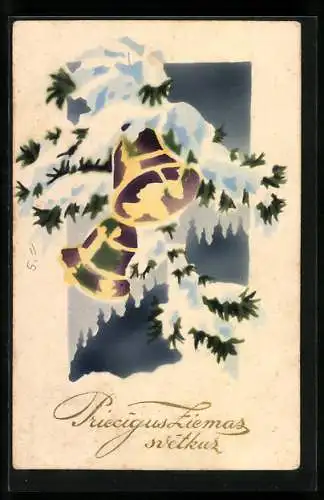 AK Weihnachtsgruss, Goldene Glocken an einem verschneiten Tannenzweig