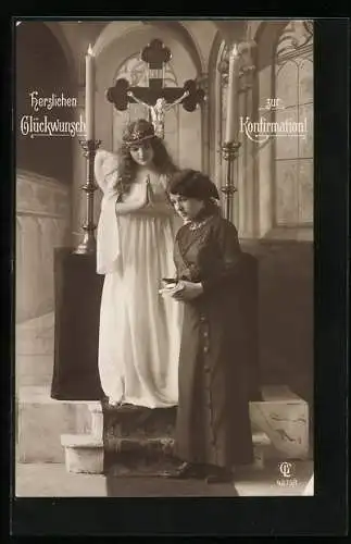 AK Engel wacht über Mädchen bei ihrer Konfirmation