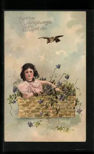 AK Mädchen in einem Blumekorb gratuliert zum Geburtstag