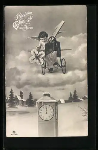 AK Kleiner Neujahrsengel fliegt mit Kleeblatt in einem Flugzeug