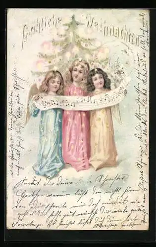 AK Drei Weihnachtsengel singen vor einem geschmückten Tannenbaum