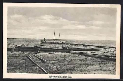 AK Bobrowitschskoje-See, Anliegende kleine Boote