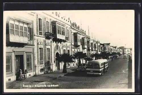 AK Izmir, Atatürk caddesi