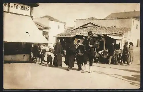Foto-AK Saloniki, Belebte Szene vor einem Markt