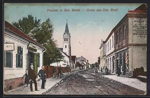 AK Bos. Brod, Strassenpartie mit Blick auf die Kirche