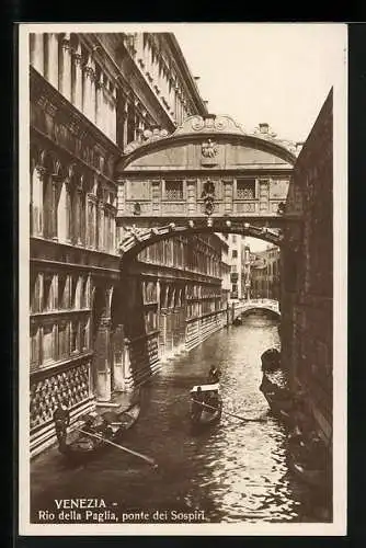 AK Venezia / Venedig, Ponte dei Sospiri, Seufzerbrücke und Gondeln