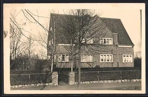 Foto-AK Volksdorf /Hamburg, Wohnhaus aus Backsteinen