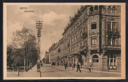 AK Riesa, Strassenpartie am Hotel Kaiserhof