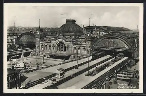 AK Dresden, Strassenbahn vor dem Hauptbahnhof, Eisenbahn