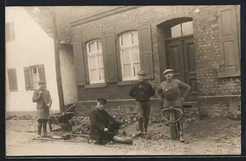 Foto-AK Hermülheim, Arbeiter beim Strassenbau