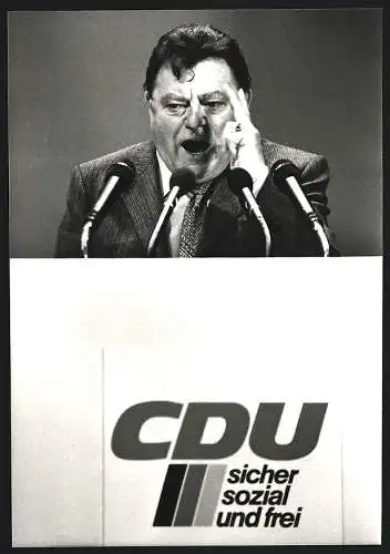 Fotografie PA Sven Simon, Bonn, Franz Josef Strauss bei seiner Rede auf dem CSU-Parteitag in Berlin