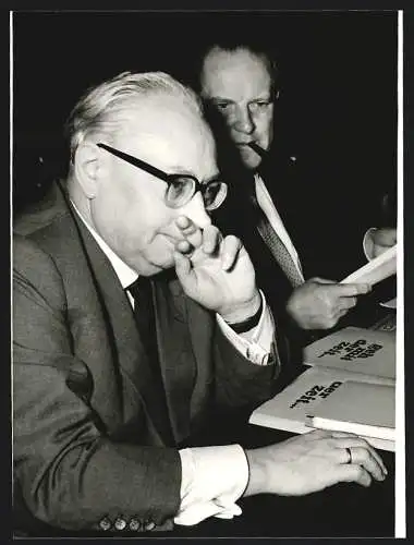 Fotografie Keystone, Hamburg, Erich Ollenhauer und Herbert Wehner auf dem Godesberger SPD-Parteitag 1959