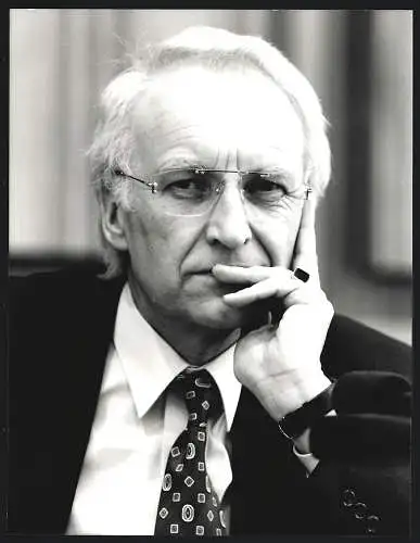 Fotografie imo, Bonn, CSU-Ministerpräsident von Bayern Edmund Stoiber mit nachdenklichem Blick