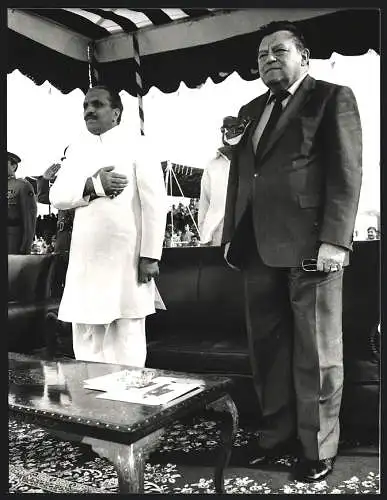 Fotografie PA Sven Simon, Bonn, F. J. Strauss in Rawalpindi, Pakistan, mit Präsident Zia ul Haq