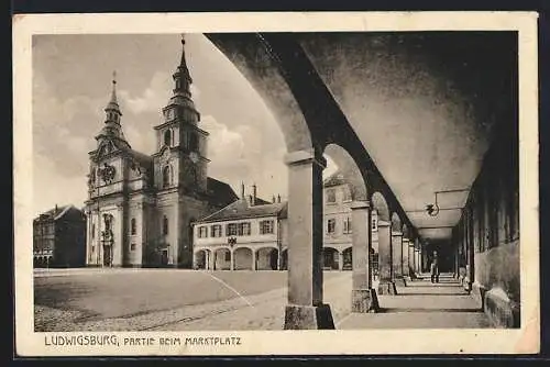 AK Ludwigsburg / Württemberg, Partie beim Marktplatz mit Kirche