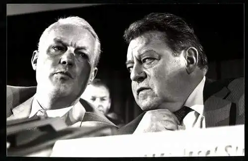 Fotografie Sven Simon, Bonn, Gerhard Stoltenberg & Franz-Josef Strauss beim CSU-Parteitag in München