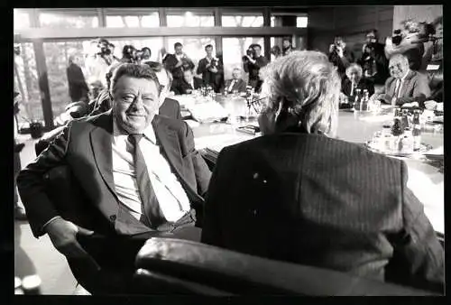 Fotografie Sven Simon, Bonn, Franz-Josef Strauss & Helmut Kohl bei Koalitionsvernadlungen in Bonn 1987