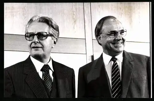 Fotografie Sven Simon, Bonn, Politiker Helmut Kohl und Hans-Jochen Vogel