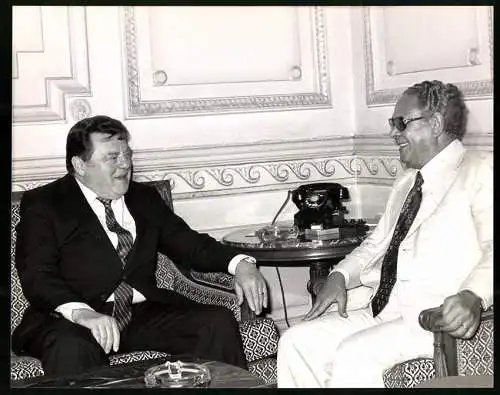 Fotografie Bajzat, Frankfurt / Main, Franz-Josef Strauss in Ägypten mit Ministerpräsident Dr. Abdel Razak Abdel Meguid