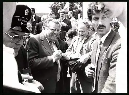 Fotografie Ivan Laputka, München, Politiker Franz-Josef Strauss besucht die Messe in München 1987