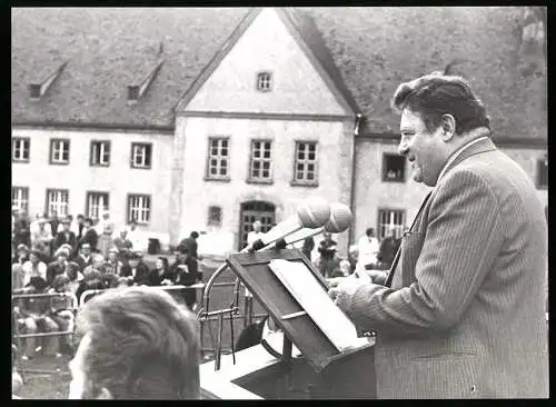 Fotografie Schubert, München, Franz-Josef Strauss hält eine öffentliche Rede