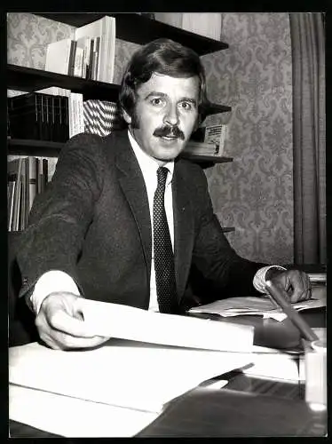 Fotografie FDP Bundestagsabgeordneter Jürgen Möllemann in seinem Bonner Büro 1979