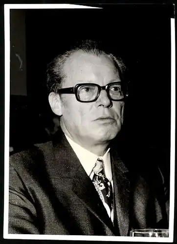 Fotografie Fred Henrich, Frankfurt / Main, Portrait Willy Brandt beim SPD Parteitag in der Beethovenhalle zu Bonn 1971