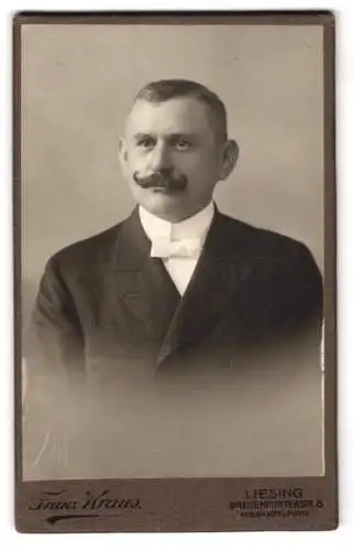 Fotografie Franz Kraus, Liesing, Breitenfurterstr. 8, Portrait eines Herrn mit Schnurrbart