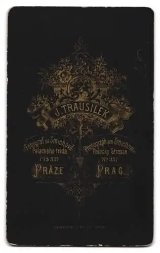 Fotografie J. Trausilek, Prag, Palacky Strasse 337, Porträt eines jungen Mädchens mit Feder am Hut