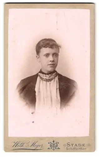 Fotografie Wilh. Meyer, Stade, Schifferthor, Portrait einer jungen Frau