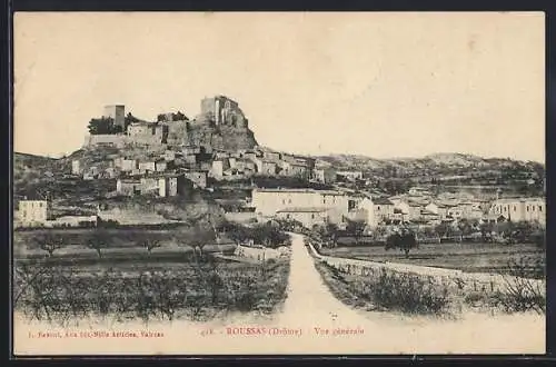 AK Roussas, Vue générale du village et du château sur la colline