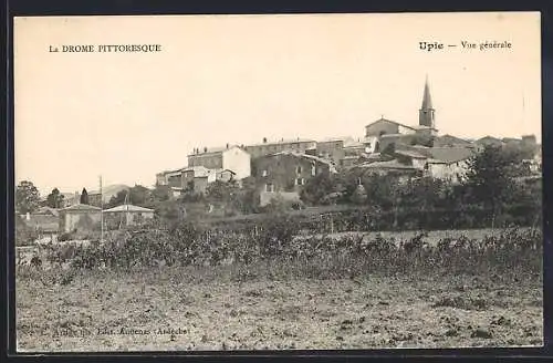 AK Upie, Vue générale du village