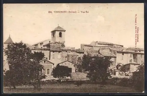 AK Vinsobres, Vue Est du village avec le clocher et les maisons en arrière-plan