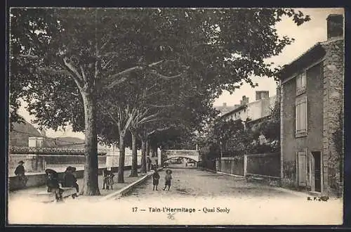 AK Tain-l`Hermitage, Quai Scoly avec des arbres et des passants