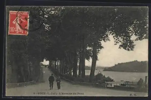 AK Sucé-sur-Erdre, L`Avenue du Pont bordée d`arbres avec vue sur la rivière