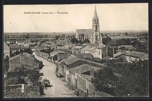 AK Saint-Viaud, Panorama du village avec l`église en arrière-plan